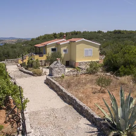 بيت ضيافة House Rusticana Sali, Dugi Otok Near Np Kornati 3*